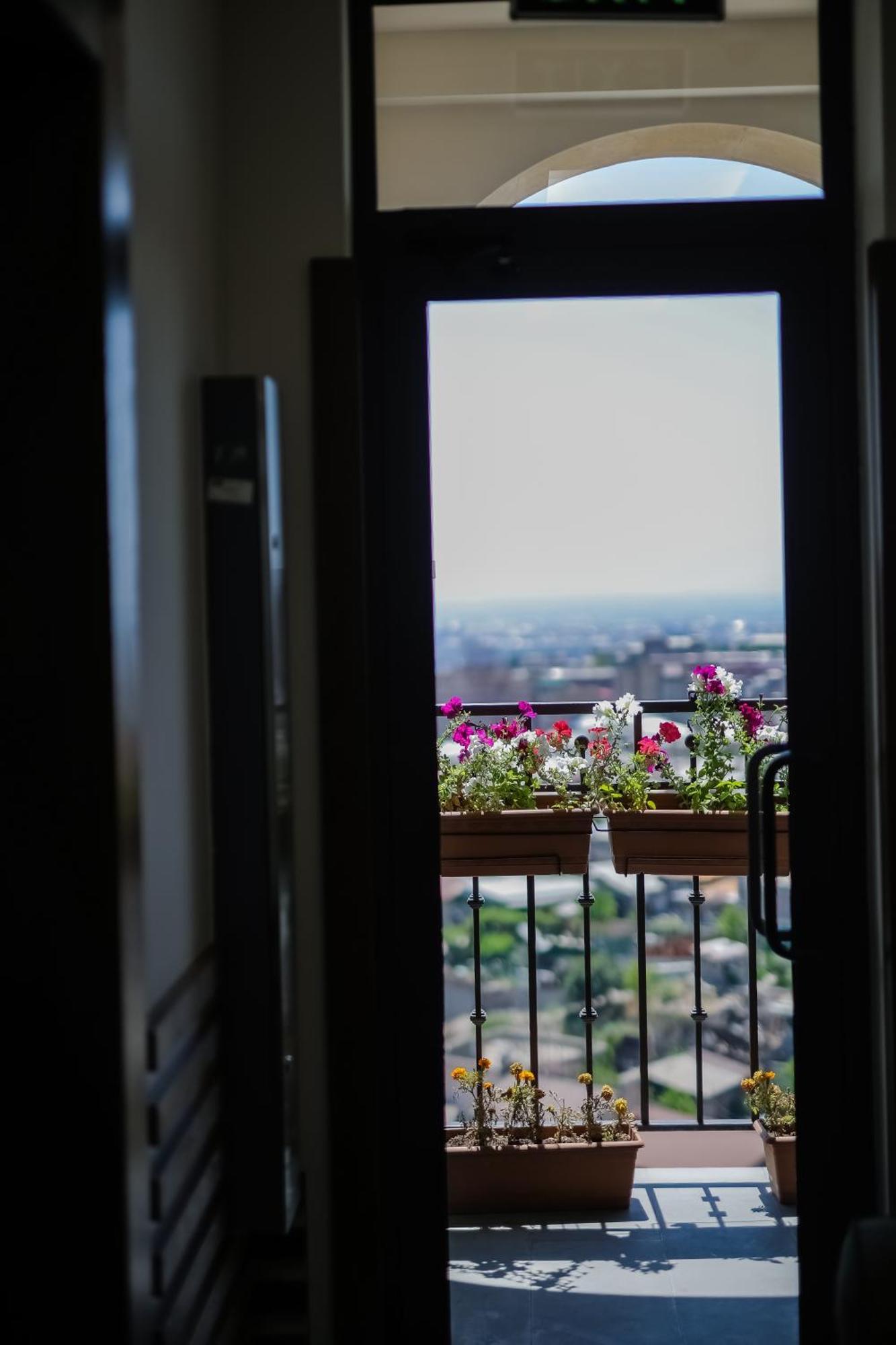 Rooftop Apart-Hotel Yerevan Exterior photo